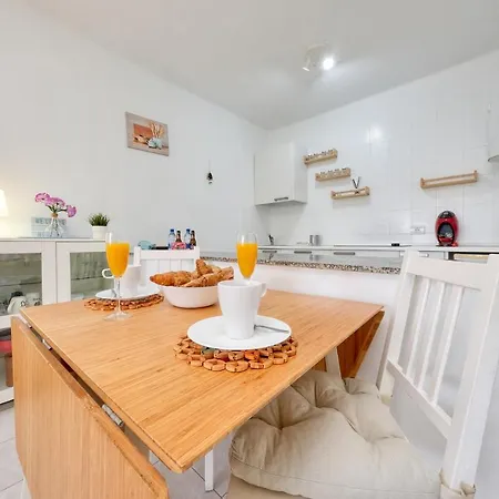 Helios - 500m To The By Lanzarote Appartement *